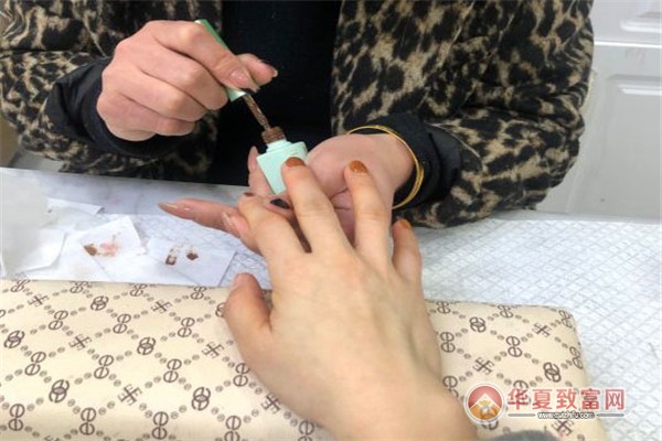 海豚湾美甲加盟